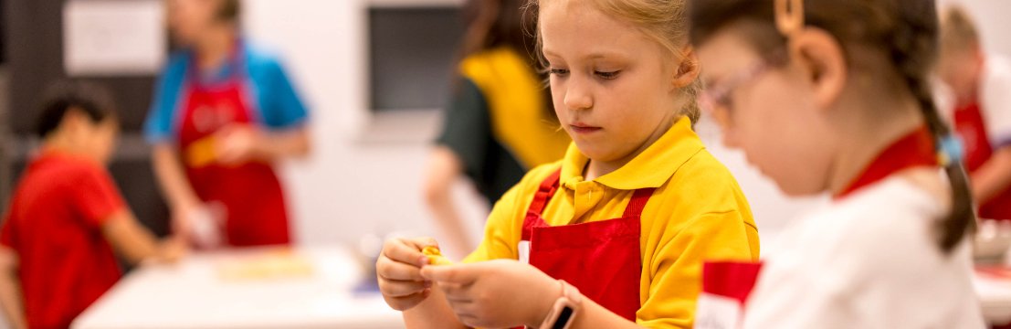 Children enjoying mini chef classes at Stirling Leisure 